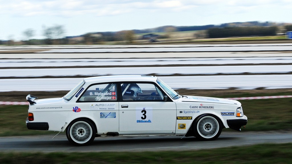Heino Mejer og Bo Mølgaard er her på vej mod en flot 2. plads i HAMK's jubilæums rally special
(Foto: rallypics.dk / Viggo Johansen)